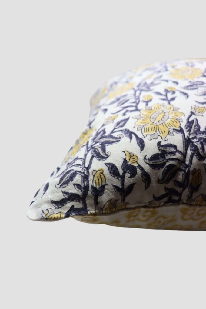 Lily Garden Bedsheet With Pillow Cases - Image 6